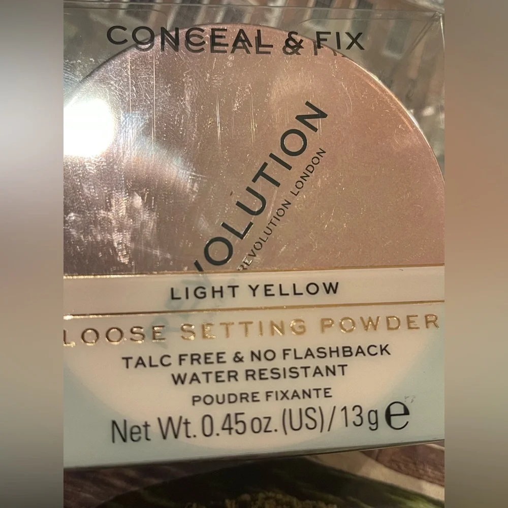 REVOLUTION (Light Yellow) Loose Setting Powder